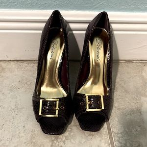 NWOT Buckle snake  purple heels